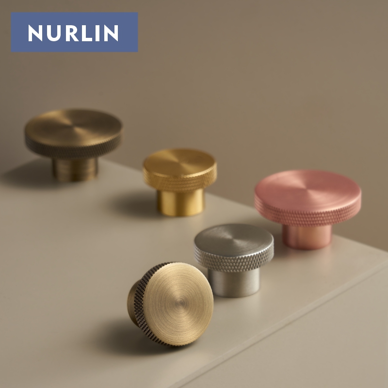 Drawer Pull Gold - ヌルリン ローズシャンパンゴールド ブラッシュドブラス アンティーク CH122仕上げの真鍮製家具用ノブ（ネジ付き）