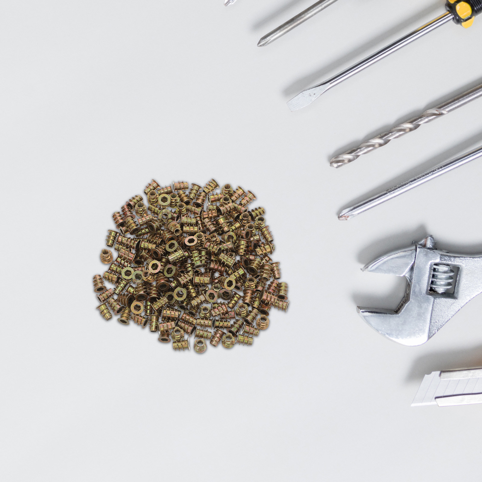 200 個フランジ付き六角ソケットねじ込みインサート亜鉛合金 - Furniture Hardware Threaded Inserts のレビューと価格